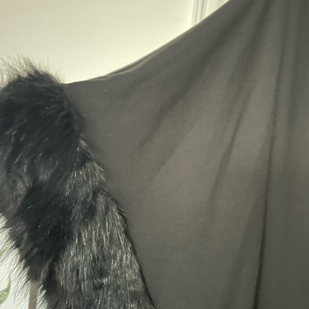Donna Salyers Fabulous Furs Cape Black Faux Fur Quiet Luxury Lagenlook Y2K NWT - Picture 2 of 4